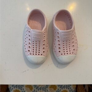 Native Shoes Size 6 Pink